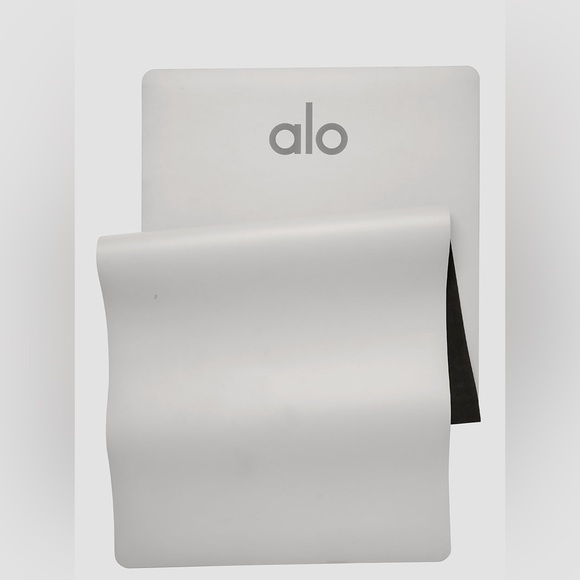 Alo Yoga Warrior Mat in Dove Grey - Picture 1 of 3